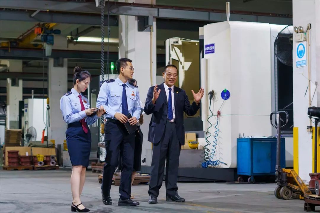 实施减税降费政策要向制造业倾斜,减税降费制造业高质量发展