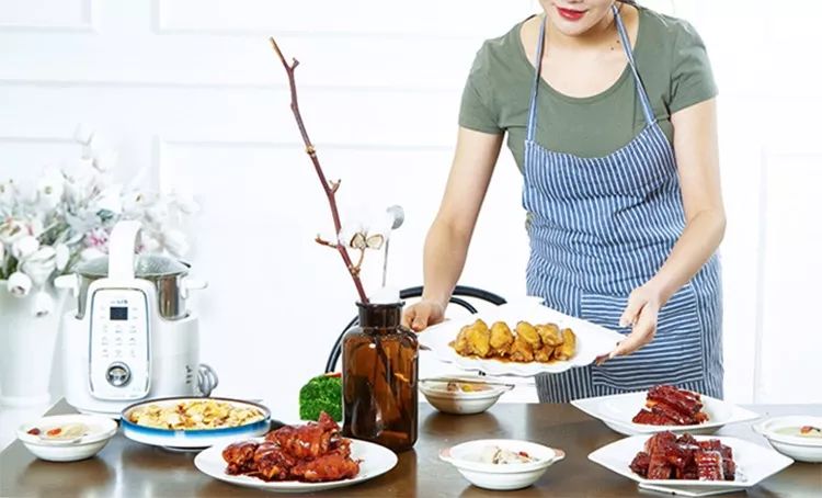 会自己做饭的锅,会自己做菜的锅