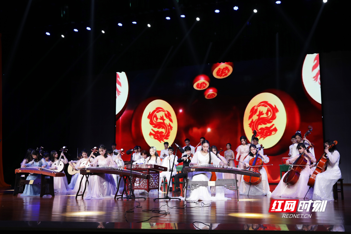 不忘初心牢记使命新时代文艺展演,校园艺术节不忘初心