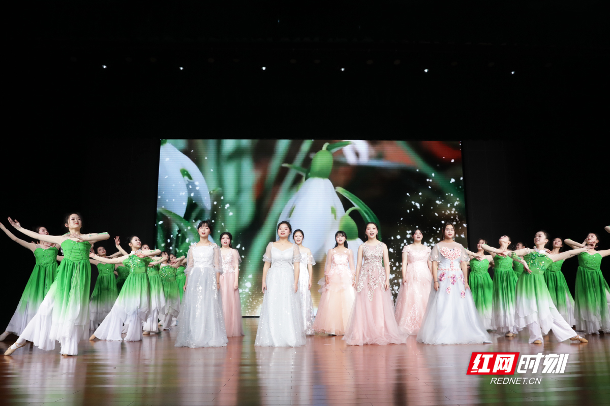 不忘初心牢记使命新时代文艺展演,校园艺术节不忘初心