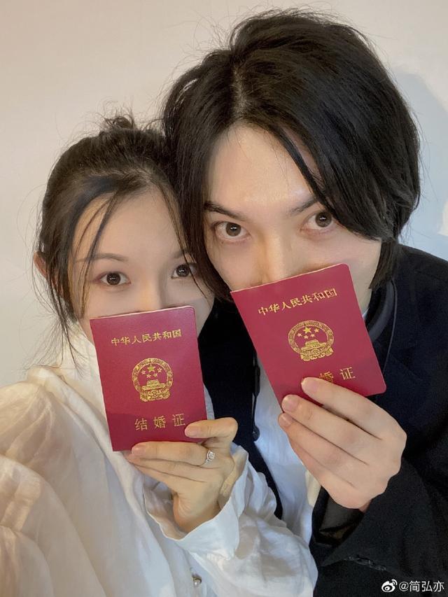 恭喜!周传雄关门弟子卡点晒照官宣结婚,女方颜值超高不输女星