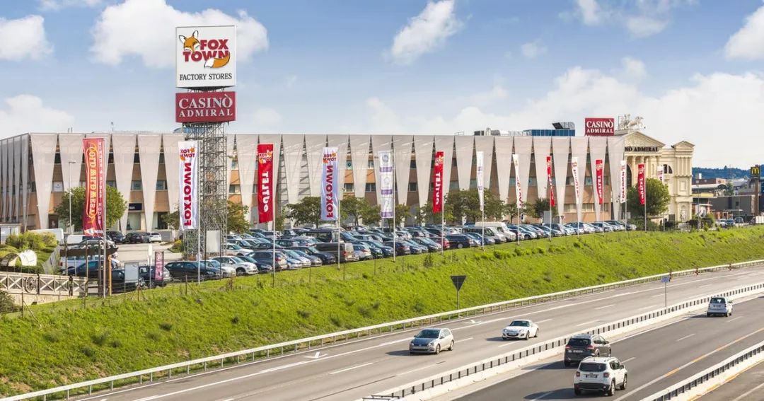 奥特莱斯吃美食,奥特莱斯为何那么火