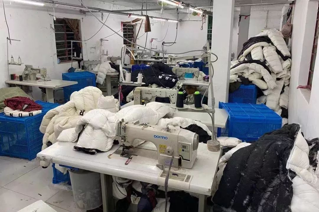 平湖羽绒服假货事件,浙江嘉兴平湖假羽绒服