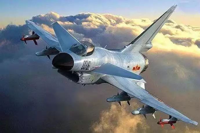 台湾小丑政客：挨火箭炮的命，操航母的心