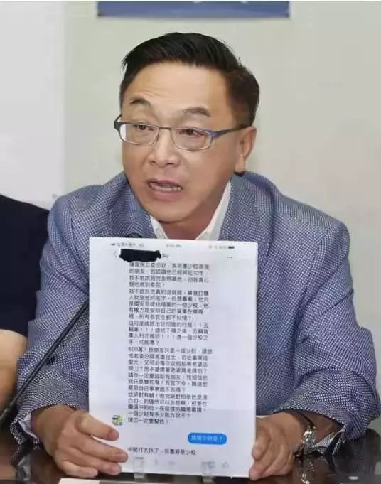 台湾小丑政客：挨火箭炮的命，操航母的心