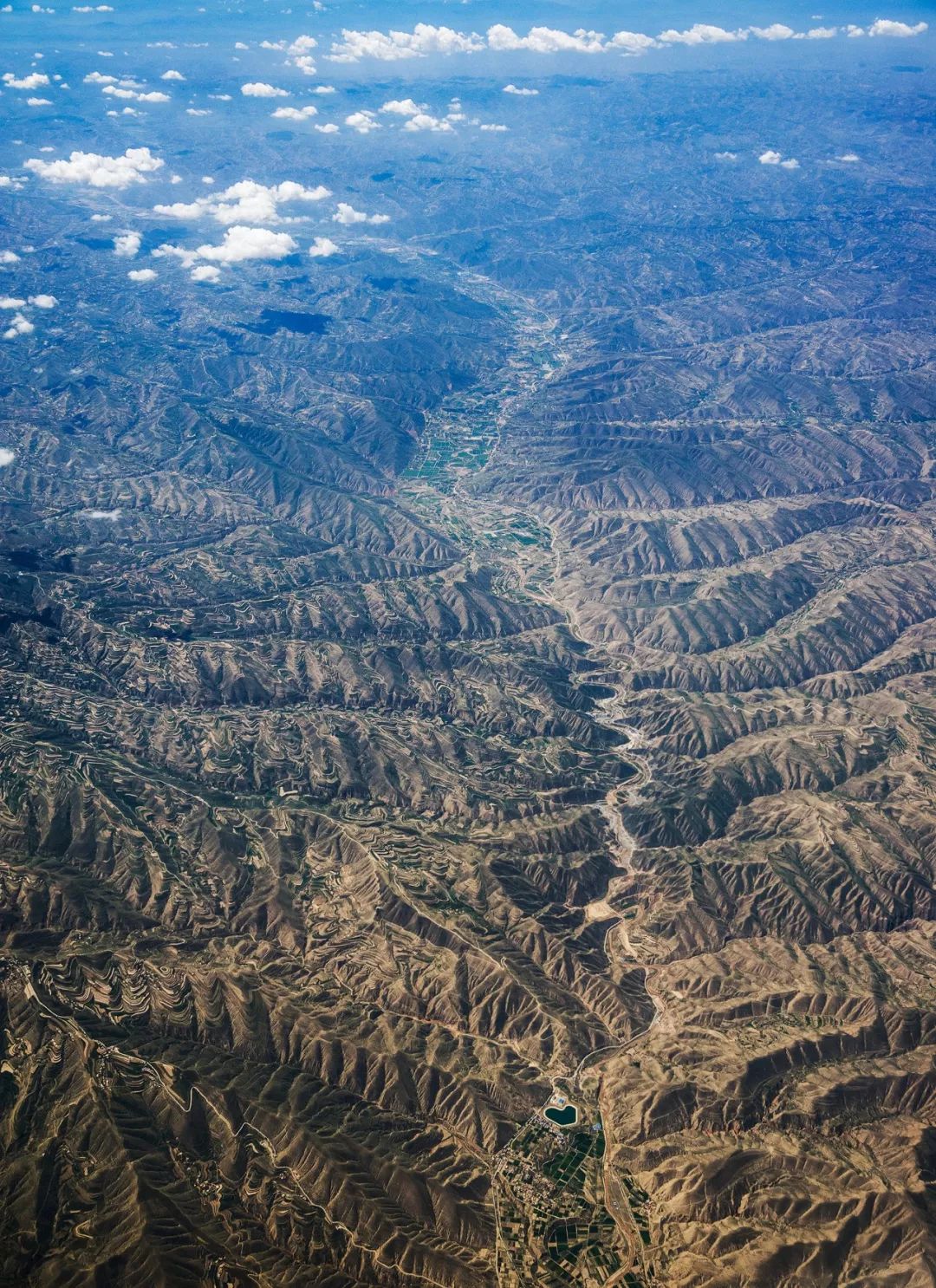 5000公里的国家,5000公里外看地球