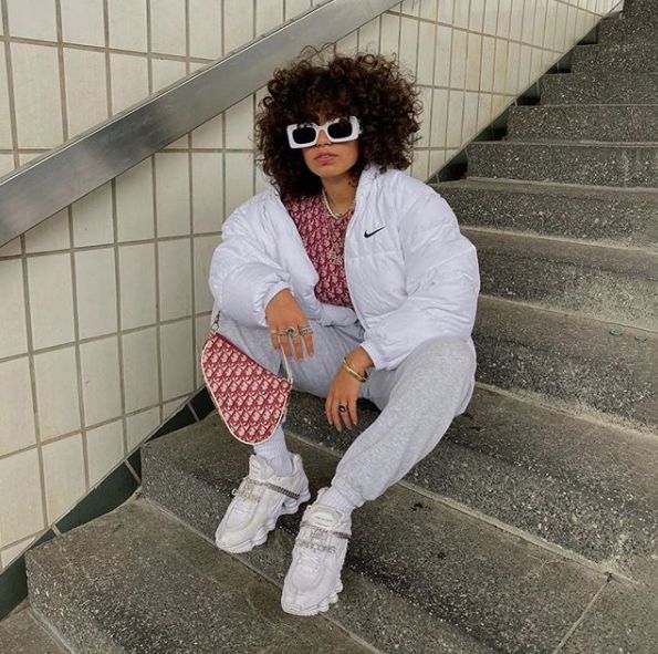 鹅绒羽绒服运动户外品牌,运动品牌女款羽绒服哪个牌子好