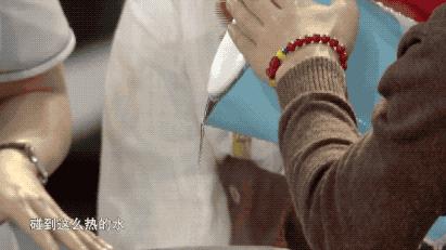 “牦牛粪”文创、会书法的“王阳明”先生机器人…一拨新鲜好物疯狂输出中