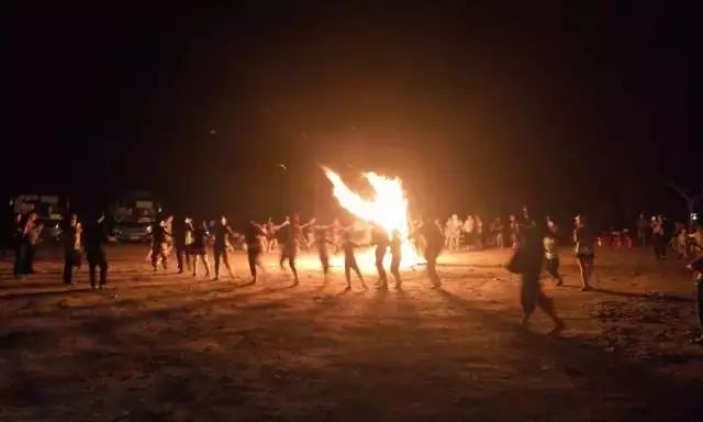 七彩贝丘湾海滩,七彩贝丘湾攻略