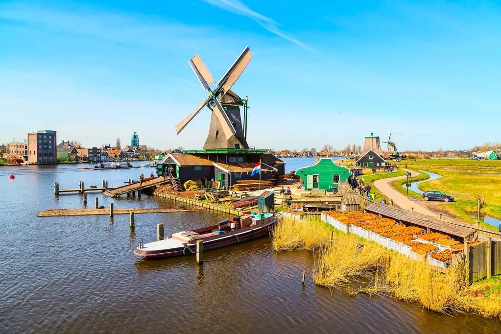 荷兰是怎么没落的,荷兰改名叫什么了