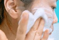 柔嫩抛光|脸上搓出3斤泥!难怪又黄又暗又黑头!10秒给脸蛋“剥壳”,厉害