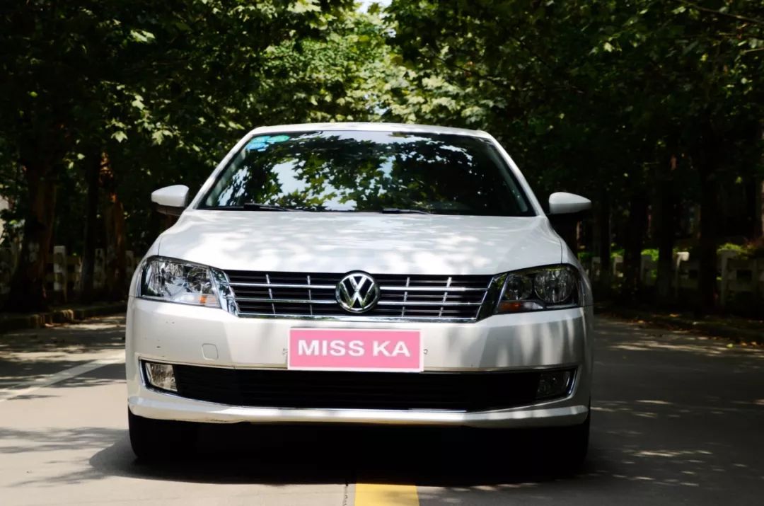 左手丰田右手大众,只花了不到5w成为人生赢家!这辆二手的朗行配置不输自家的卡罗拉!车主赚到了