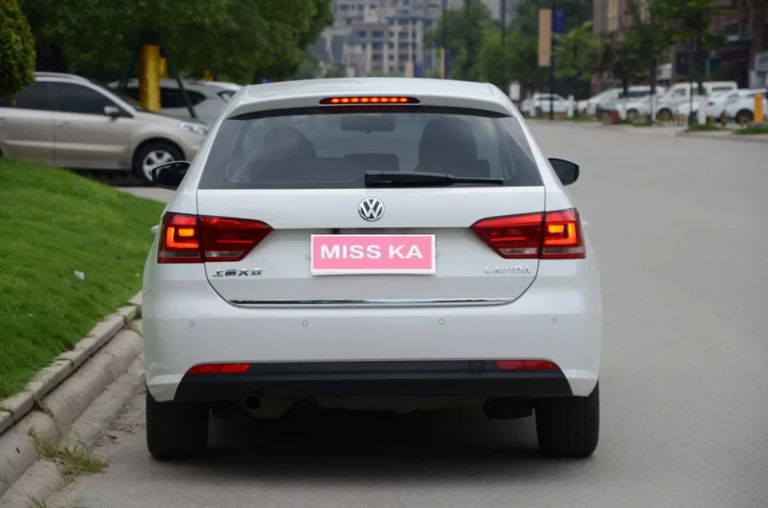 左手丰田右手大众，只花了不到5w成为人生赢家！这辆二手的朗行配置不输自家的卡罗拉！车主赚到了