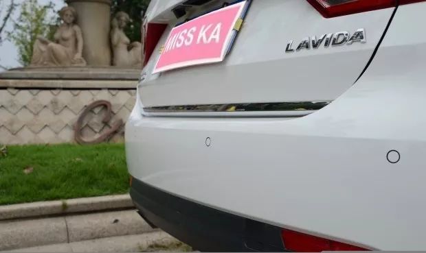 左手丰田右手大众,只花了不到5w成为人生赢家!这辆二手的朗行配置不输自家的卡罗拉!车主赚到了