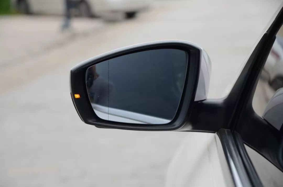 左手丰田右手大众,只花了不到5w成为人生赢家!这辆二手的朗行配置不输自家的卡罗拉!车主赚到了