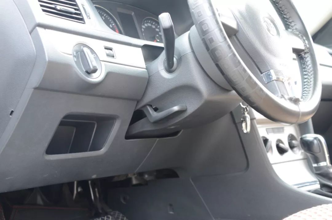 左手丰田右手大众，只花了不到5w成为人生赢家！这辆二手的朗行配置不输自家的卡罗拉！车主赚到了