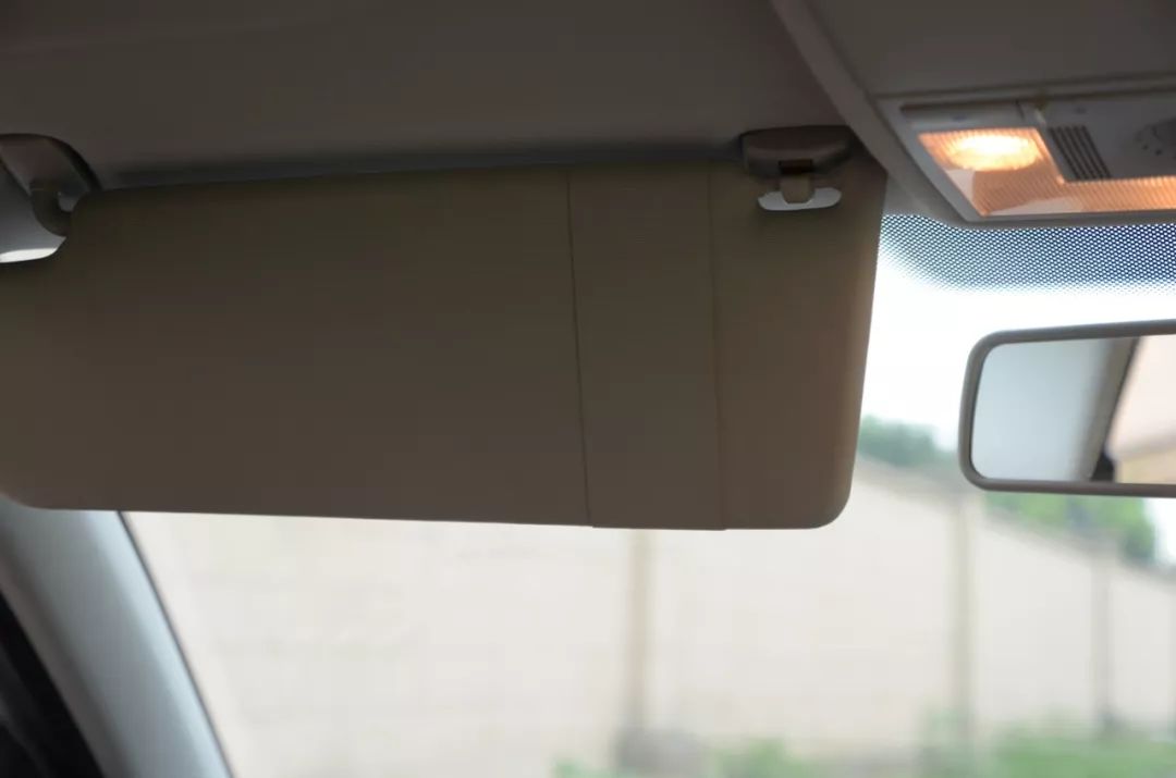 左手丰田右手大众,只花了不到5w成为人生赢家!这辆二手的朗行配置不输自家的卡罗拉!车主赚到了