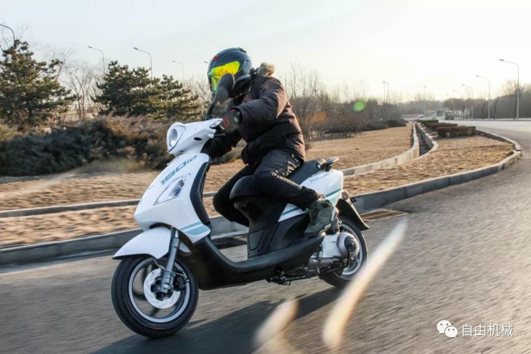 新比亚乔fly150越南产,老款比亚乔fly150