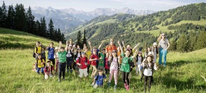 赵文卓子女学费,赵文卓女儿上最贵的学校