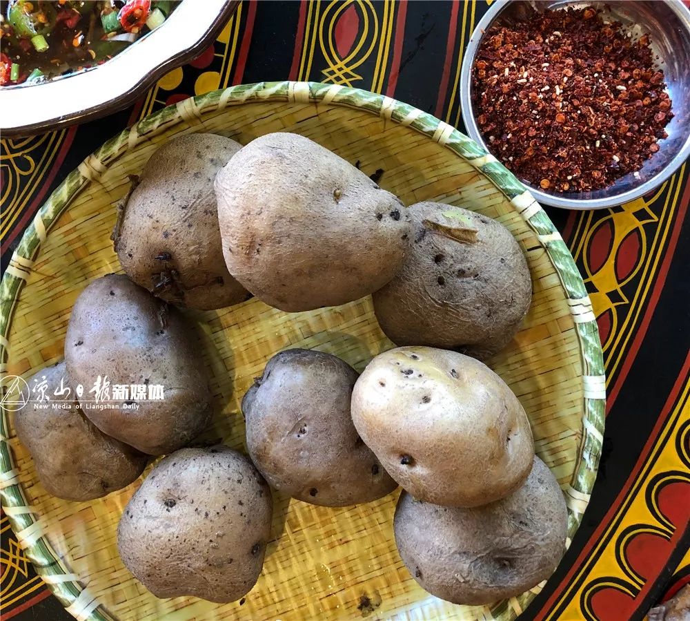 凉山美食炸洋芋图片,凉山洋芋吃法大全