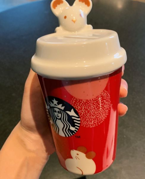 星巴克的咖啡一年能卖1亿杯吗,星巴克杯子咖啡