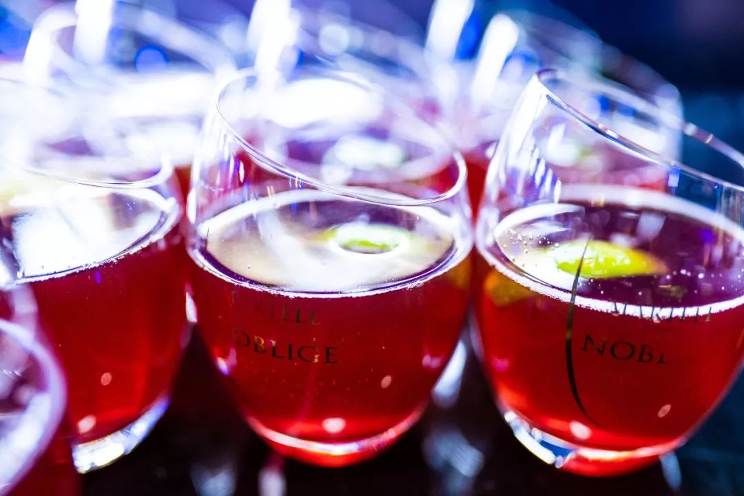 这些名流明星办的派对,也太惊人了吧