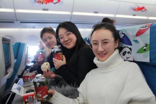 肯德基开自助餐厅、美团入局生猪业务、奈雪在飞机上“开店”|周报