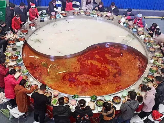 肯德基开自助餐厅、美团入局生猪业务、奈雪在飞机上“开店”|周报