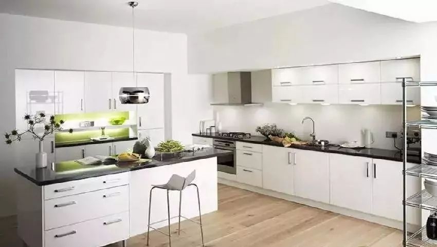 肯德基开自助餐厅、美团入局生猪业务、奈雪在飞机上“开店”|周报