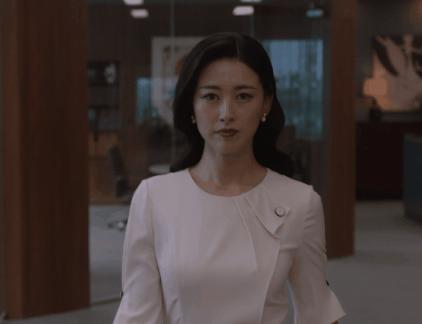 连续8年蝉联全球最美100人，35岁性感*物尤**凭美胸翻红，网友：我就是馋她身子