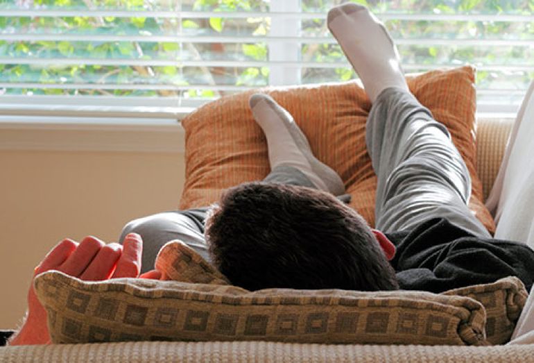 身上出青紫斑还有点疼,身上有块青紫色怎么回事