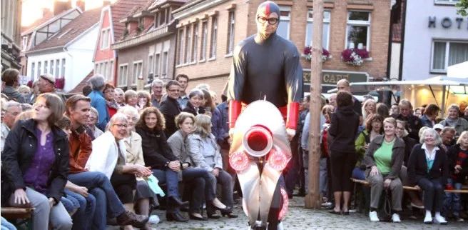 奥斯卡获奖影片《小妇人》的服装设计师是如何混搭风格和时代的?