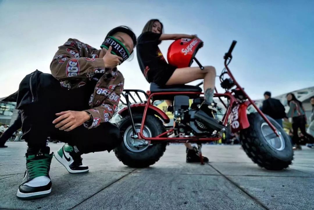 穿80万鞋子,穿着80多万鞋子的学生