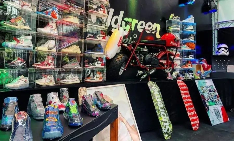 穿80万鞋子,穿着80多万鞋子的学生