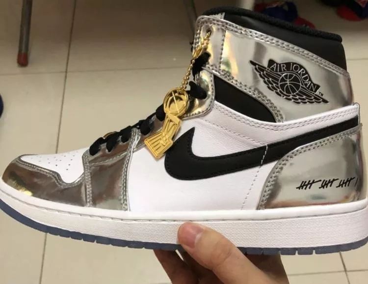 穿80万鞋子,穿着80多万鞋子的学生