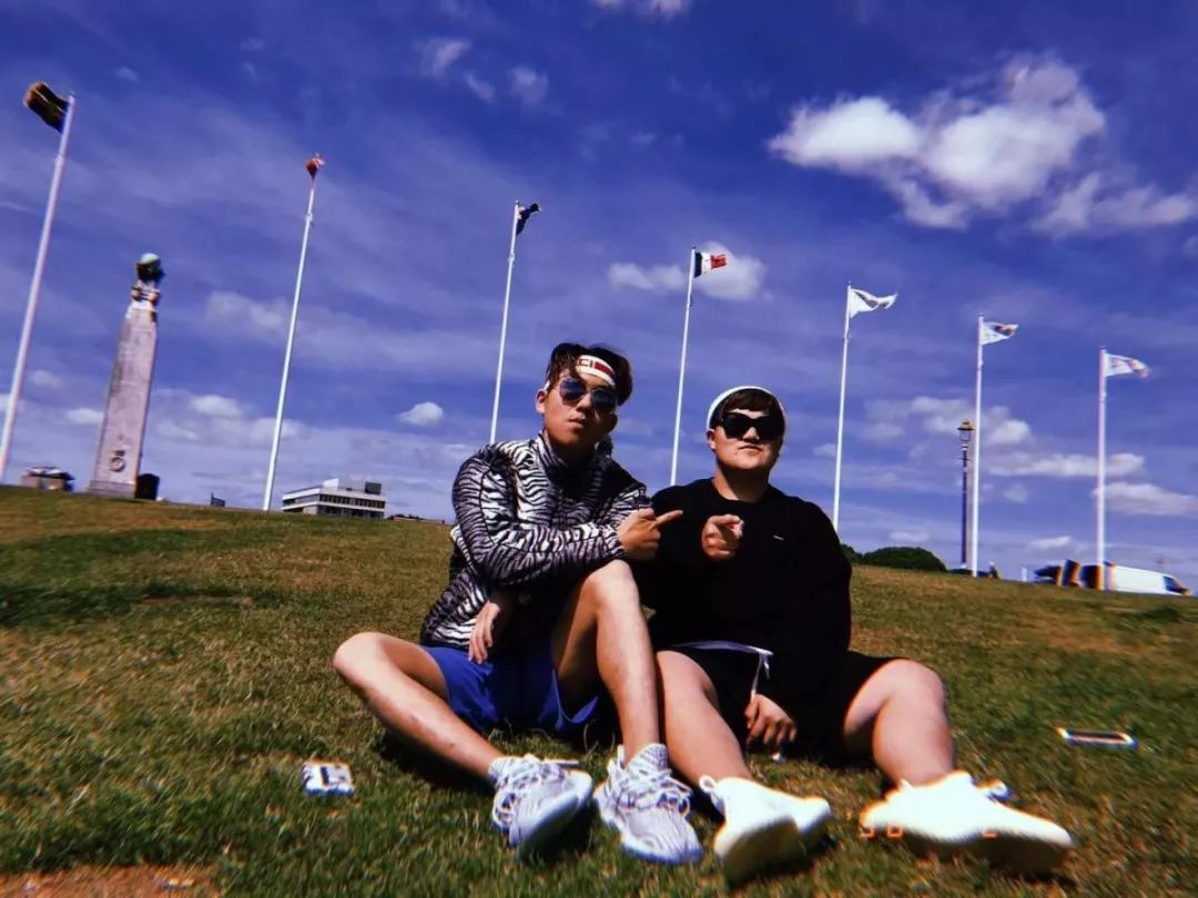 穿80万鞋子,穿着80多万鞋子的学生