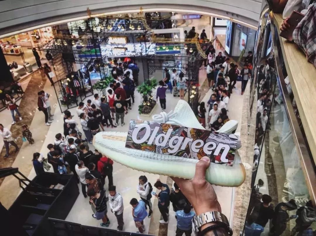 穿80万鞋子,穿着80多万鞋子的学生