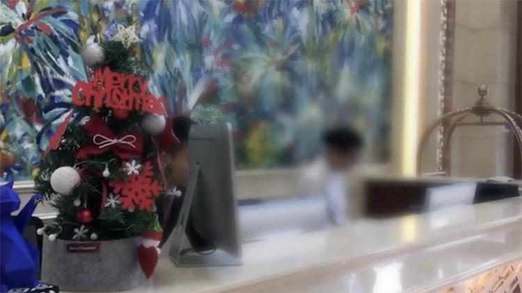 男子醉酒殴打酒店前台处理结果,男子民宿醉酒殴打前台