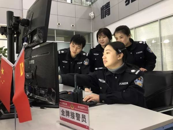 110接警员的幕后故事,110接警员暖心开导