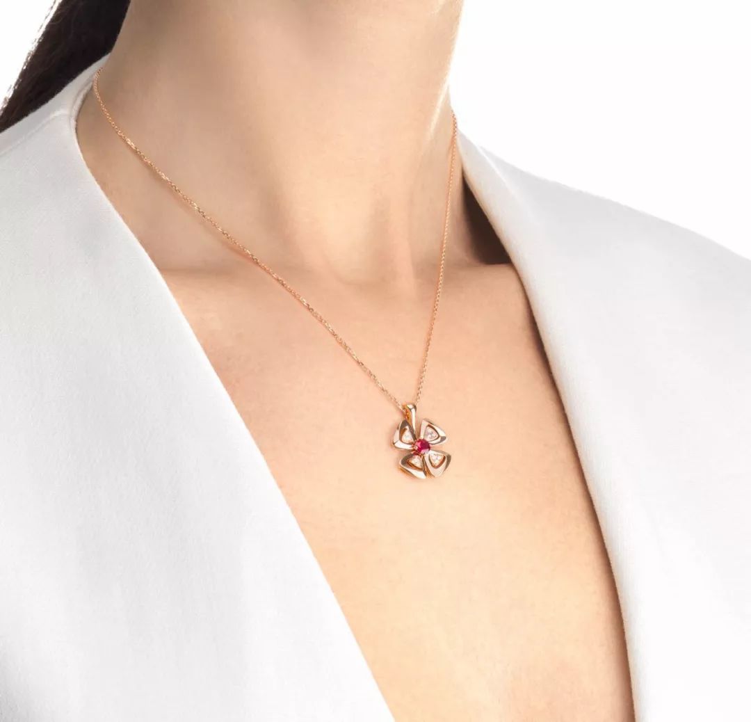 别怕过年回家人生拷问,戴这些大家只想和你合照发圈