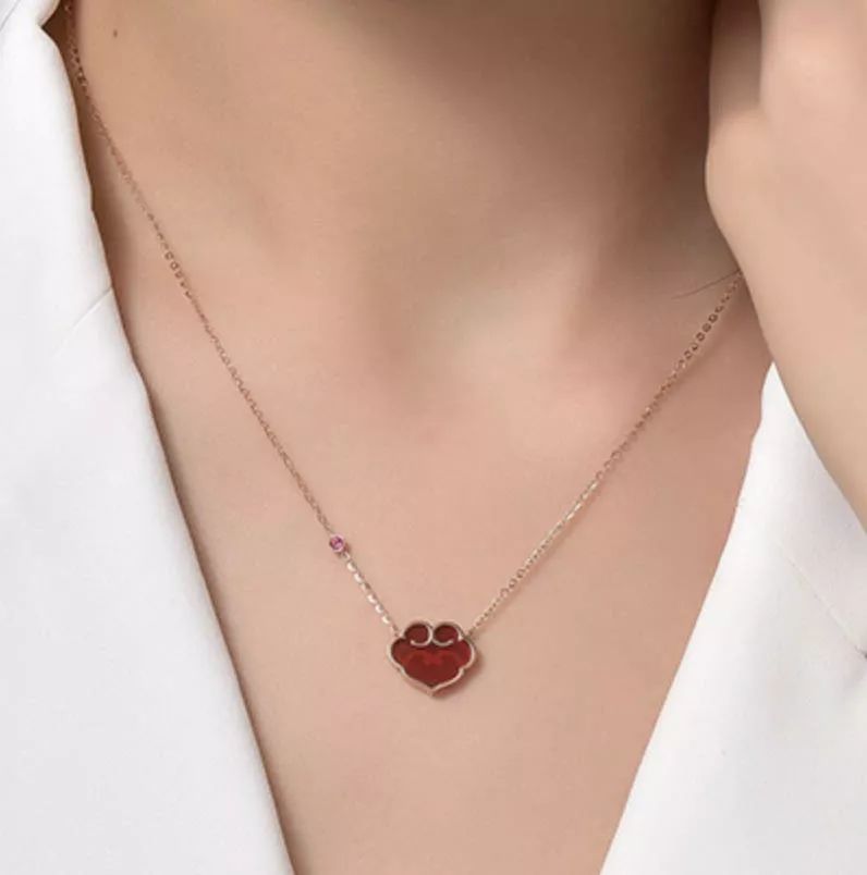 别怕过年回家人生拷问,戴这些大家只想和你合照发圈