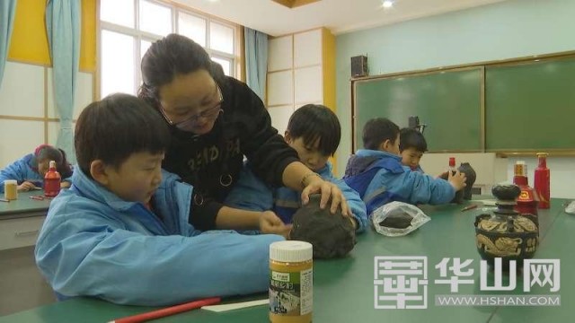 临渭区校外特色课程展示,青铜器剪纸