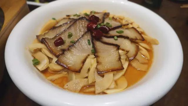 晓食|这家藏在巷弄里的十年老店,以酱鸭儿“称霸”武林