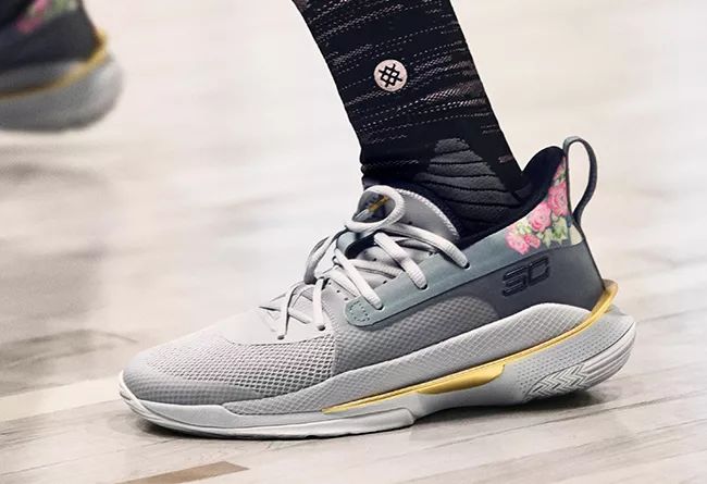 恨不得给全家都买一件！库里花卉战靴上架，官网强势优惠开启