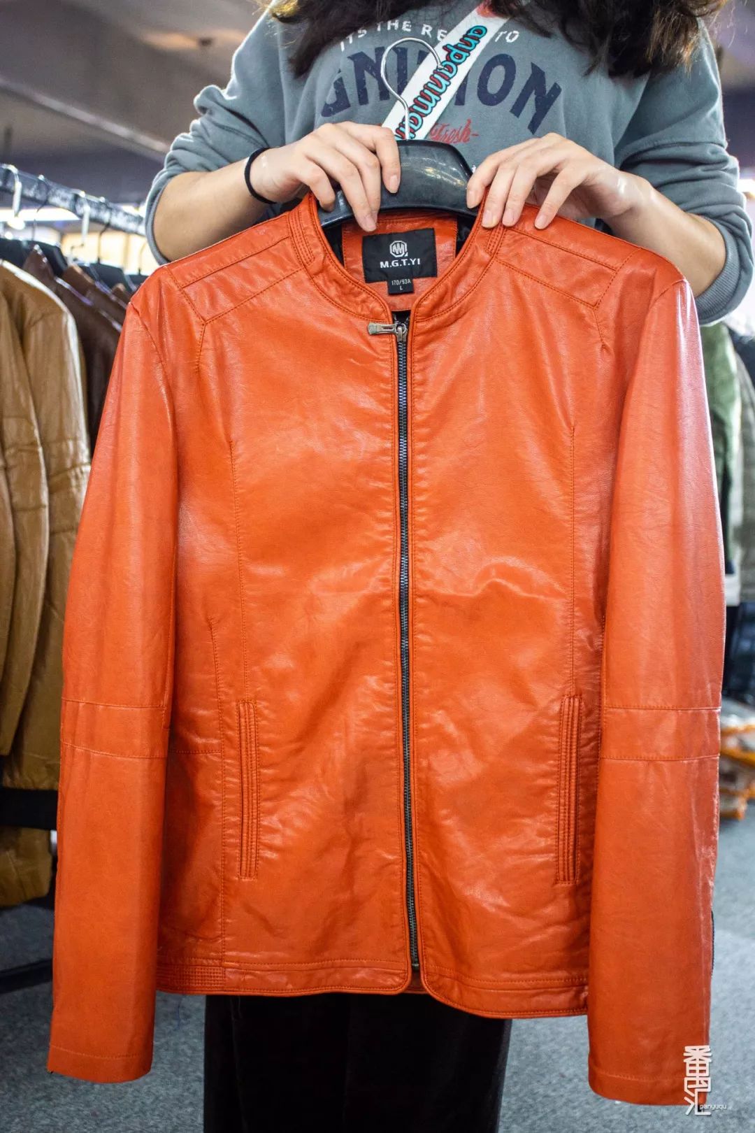 仅6天！南村服装厂特卖会开抢，卫衣100元3件！羽绒买一送一