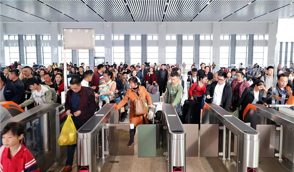 “我回来了!”春运第一天,贵港用最温暖的方式欢迎你回家