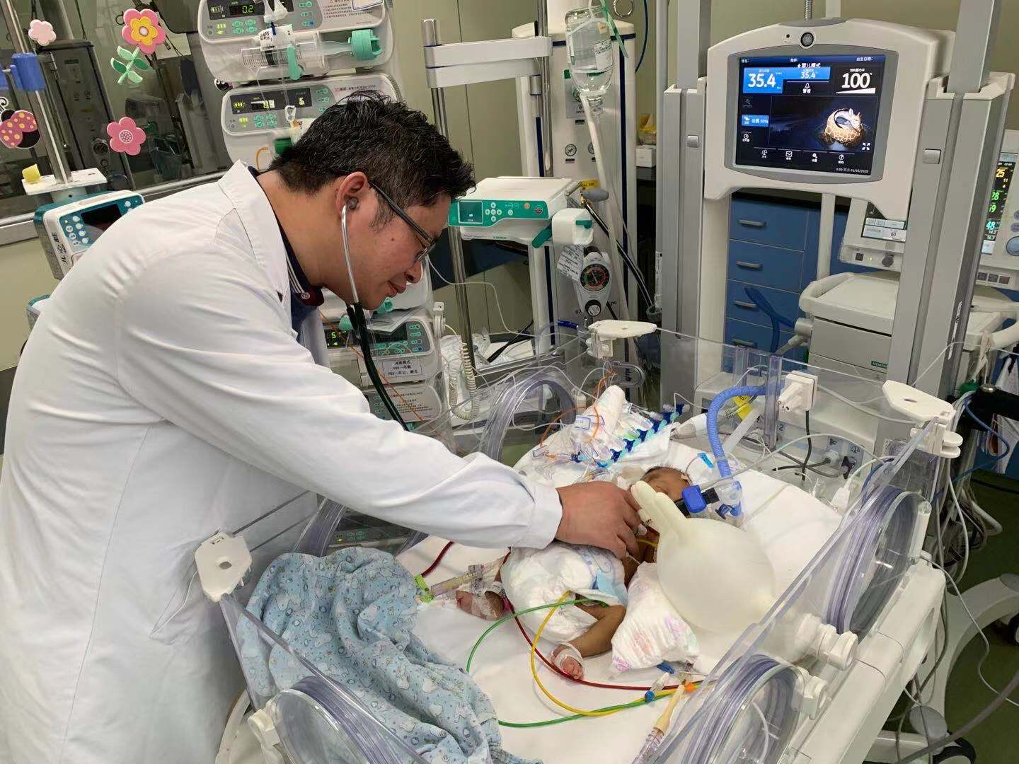 医患齐心、团队作战：新华医院成功救治患有严重先天性心脏病的1.5公斤极低体重早产儿