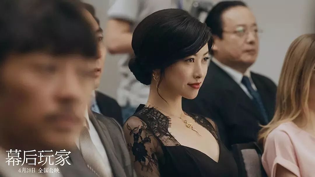 连续8年蝉联全球最美100人，35岁性感*物尤**凭美胸翻红，网友：我就是馋她身子