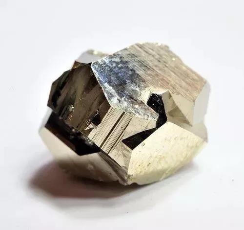 怎么区分黄金矿和黄铜矿,怎样能辨别出来金矿石和铜矿石