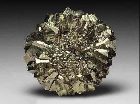 怎么区分黄金矿和黄铜矿,怎样能辨别出来金矿石和铜矿石